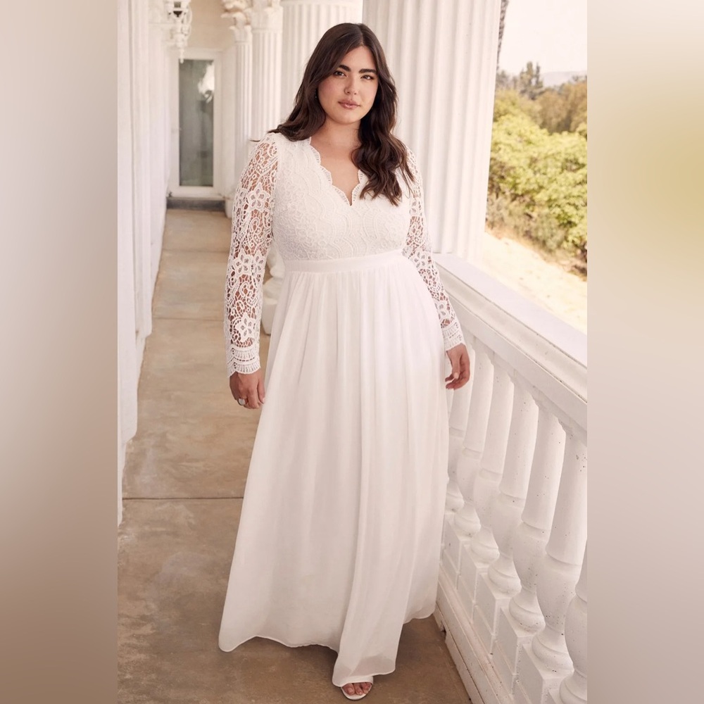 LULU’s Chic White Lace Long Sleeve Dress